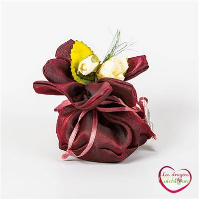 bourse pour dragées satinée avec bouquet de fleur
