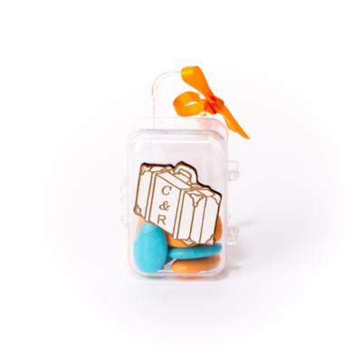 Etiquette petit sujet décoratif valise en bois pour contenant à dragées