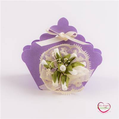 Emballage à dragées carton avec déco dentelle fleur