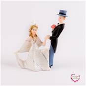 Figurine piéce montée couple de marié genou avec chapeau 9 cm