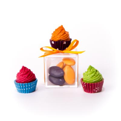 Contenant dragees déco cup cake sur boite plexiglas